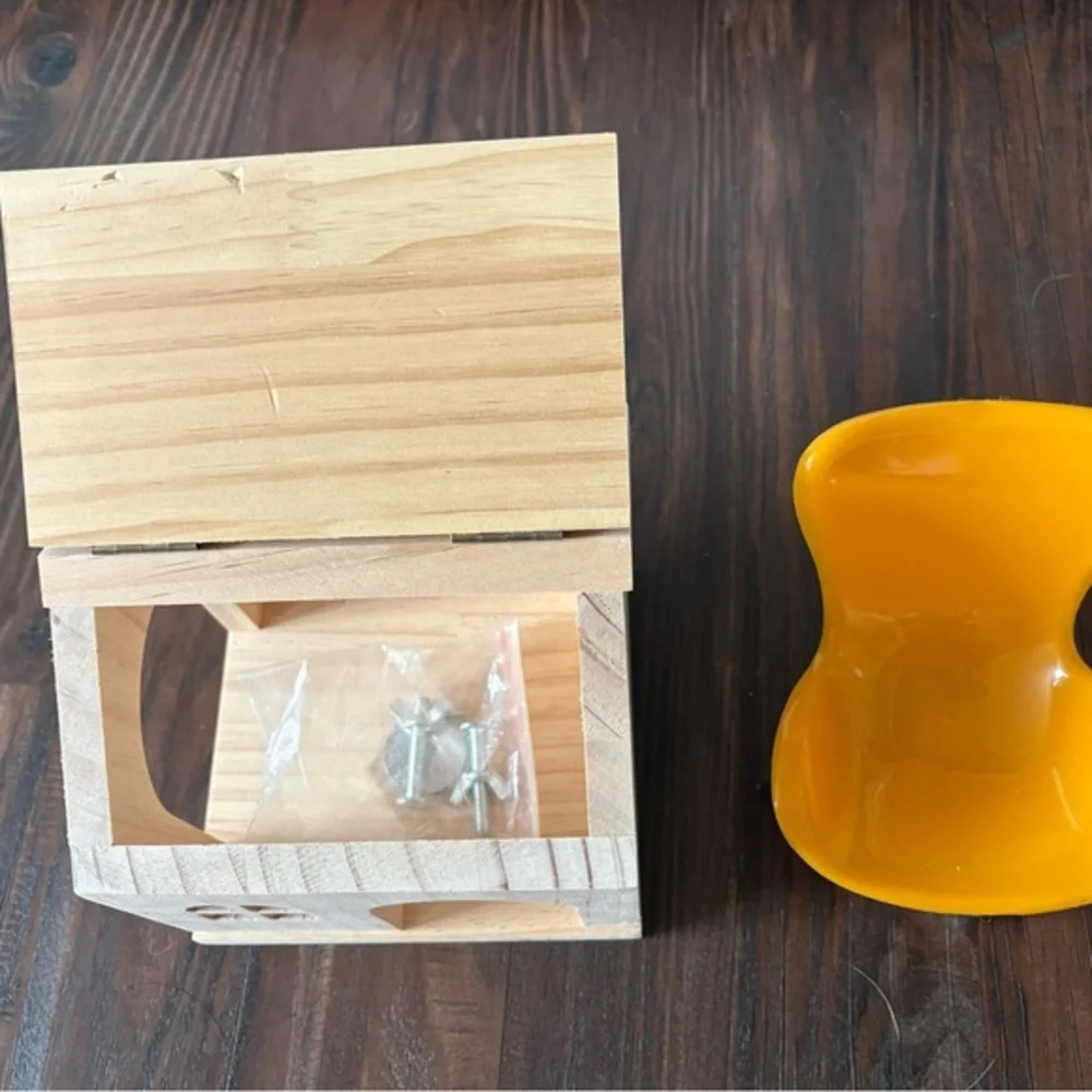 Wooden Hideout House with Flip-Top Lid &‎ Mini Chair for Hamster or Small Pets